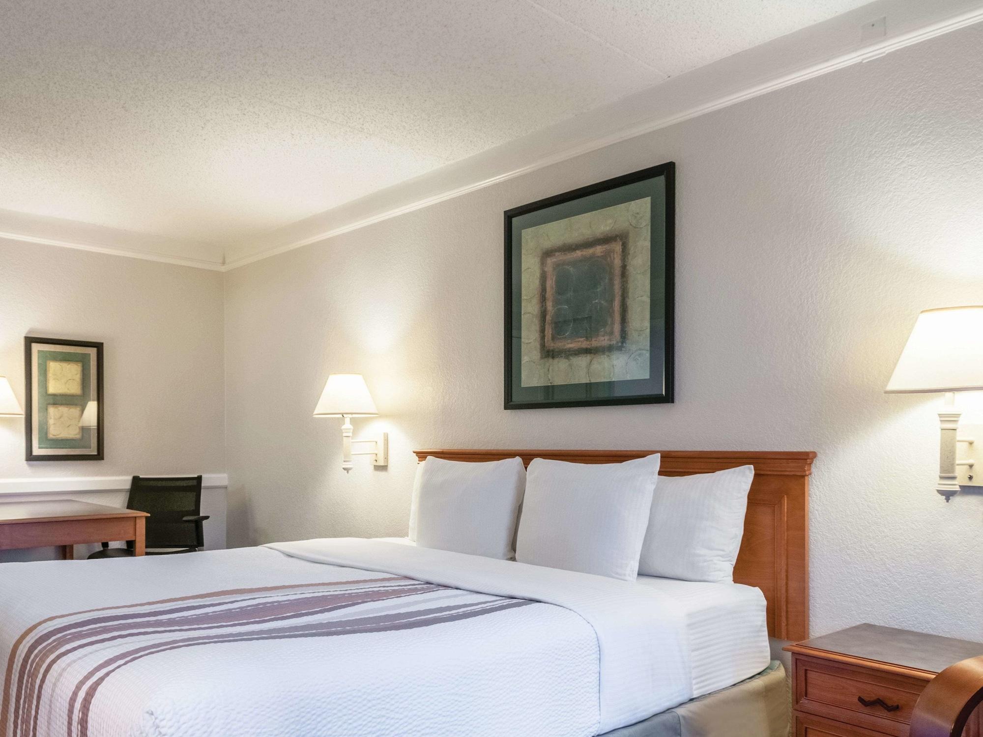 La Quinta Inn By Wyndham New Orleans West Bank / Gretna Exterior photo